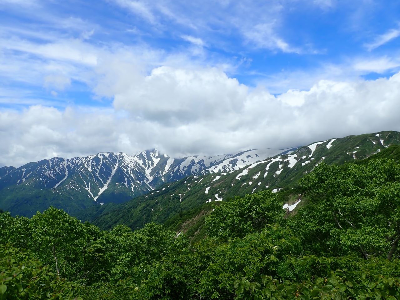 弥平四郎登山口から三国岳周回、飯豊大日岳