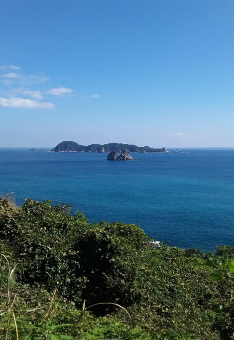 福江島富江町黒瀬から見た津多羅島の愛称は『キューピー島』です